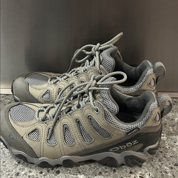 Stylish Gray Women's Hiking Shoes - Picture 2 of 7